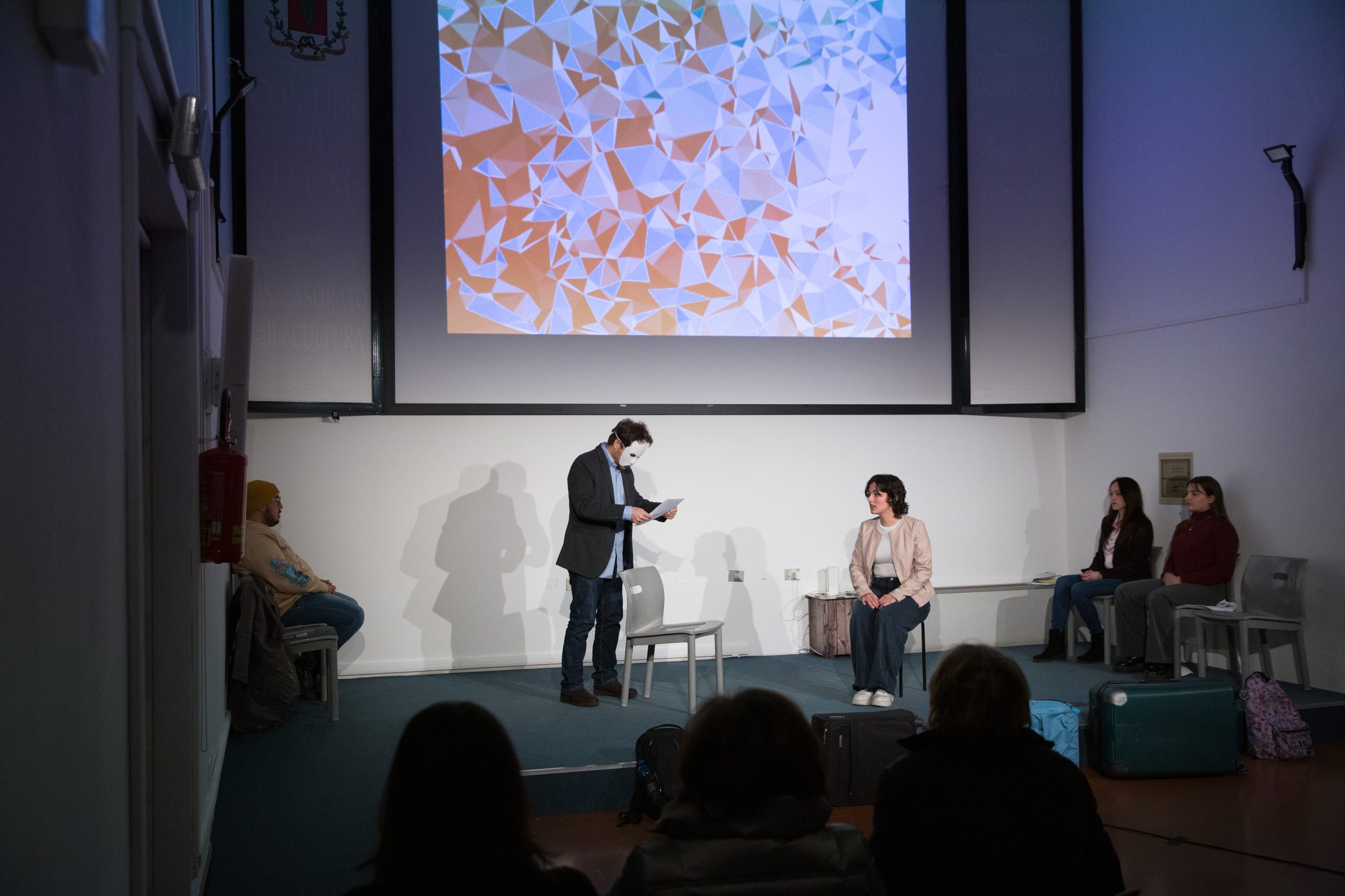 Al momento stai visualizzando ‘Brain Drain – Quando migrano i residenti’. Performance conclusiva